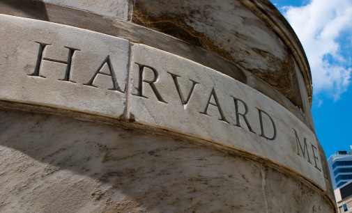 Harvard Bussiness School aumenta en un 10% el dinero para becas destinado para estudiantes MBA